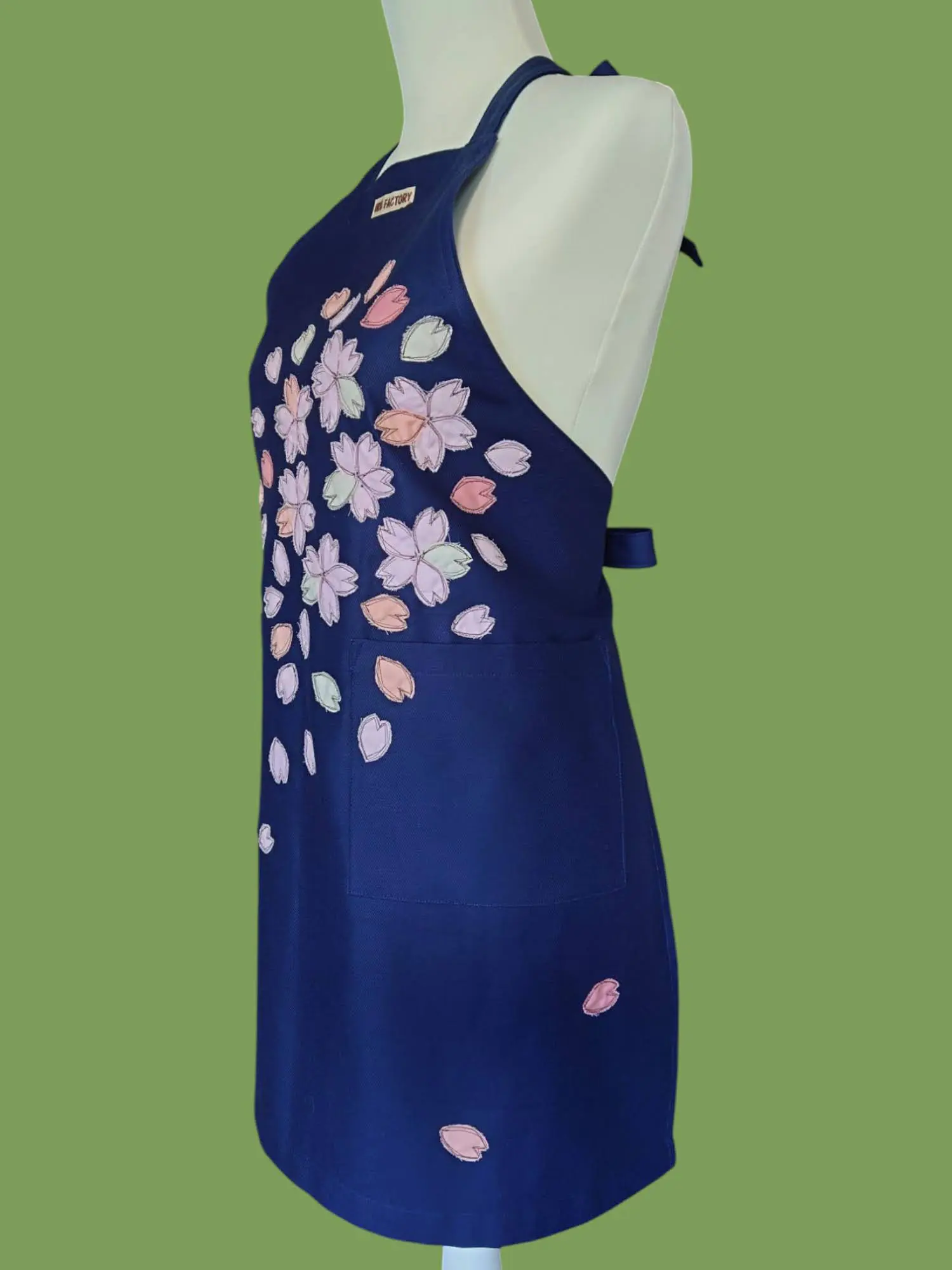 桜-SAKURA のアップリケエプロン | オーダーメイド エプロン専門店 URU
