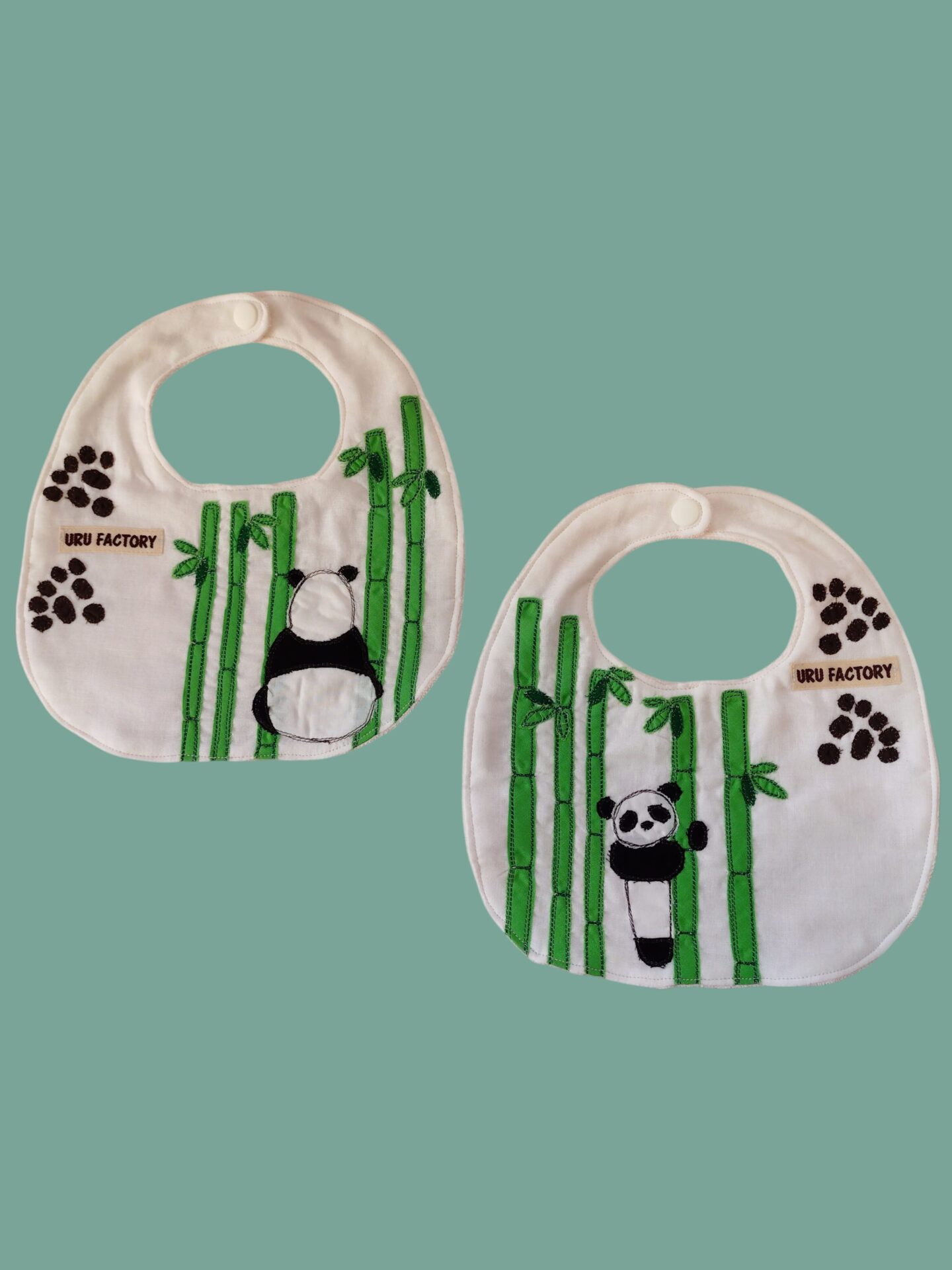 パンダ柄と竹林デザインのベビースタイ2枚